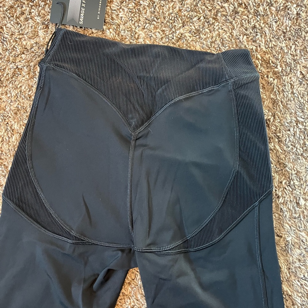 NWT SAVAGE X FENTY Women's Black High-Waisted Leggings - Picture 8 of 10